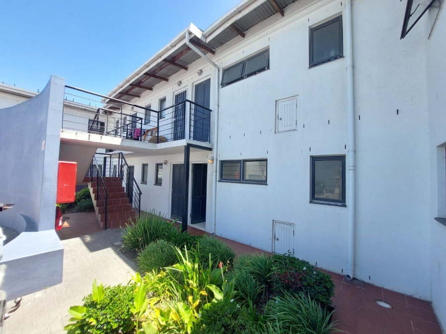 1 Bedroom Property for Sale in Maitland Western Cape